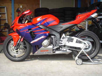 CBR600RR V[gJE